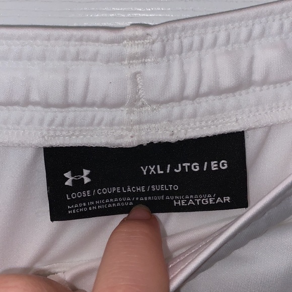 White under armour training shorts - Picture 4 of 4